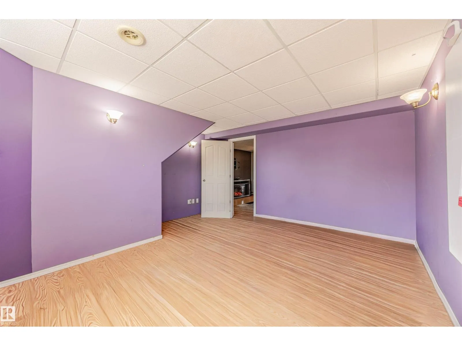 7808 163 AV NW