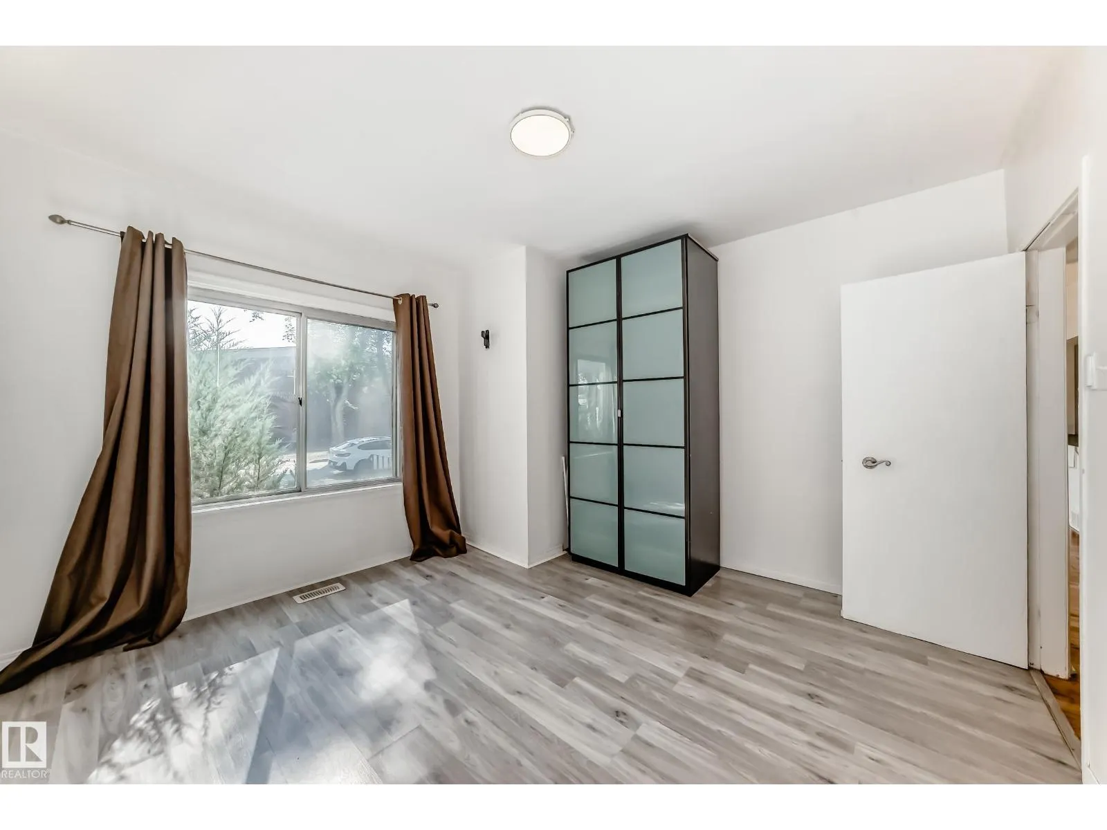 10510 79 AV NW