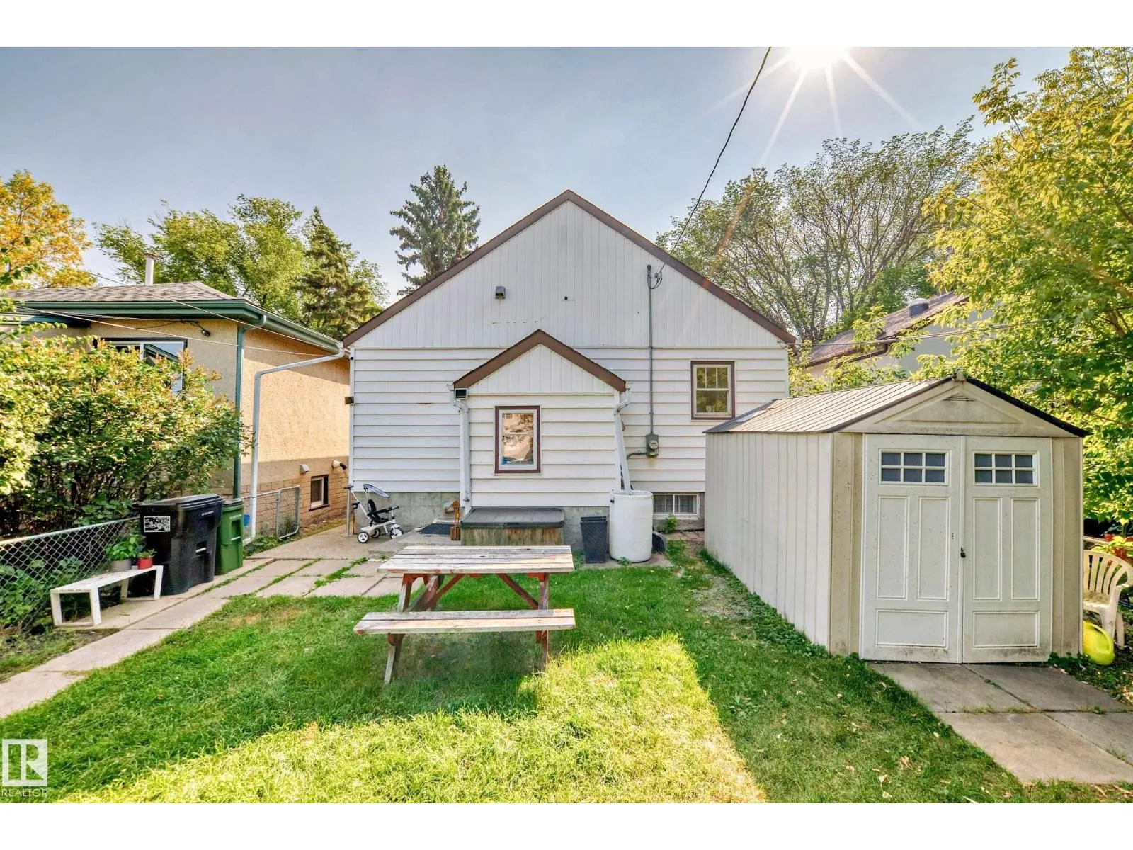 10510 79 AV NW