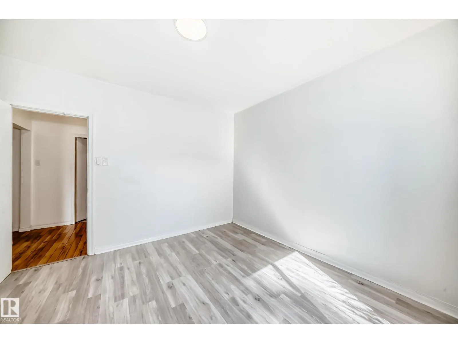 10510 79 AV NW