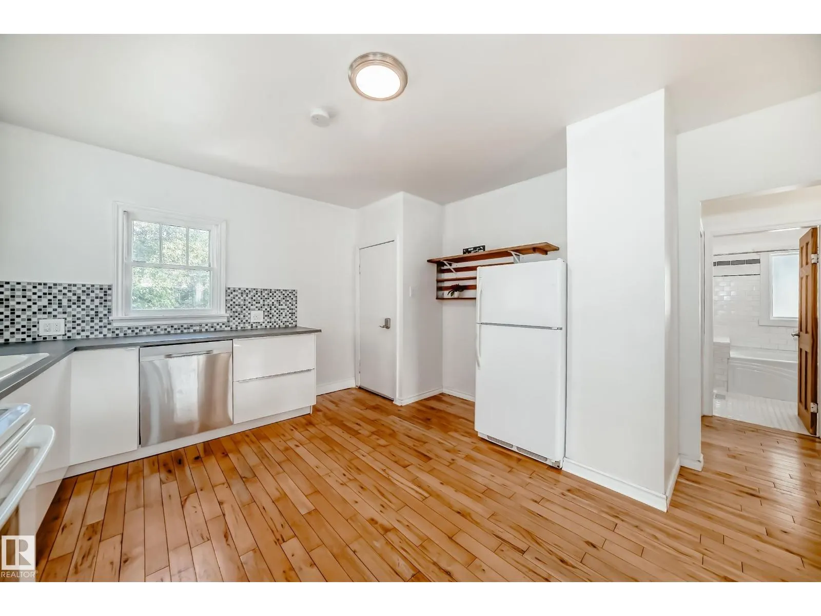 10510 79 AV NW