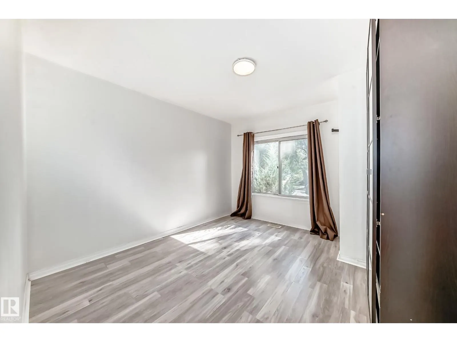 10510 79 AV NW