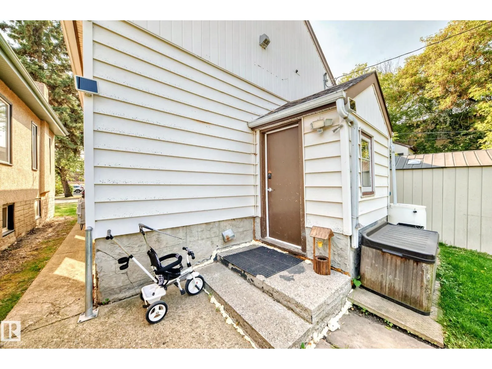 10510 79 AV NW