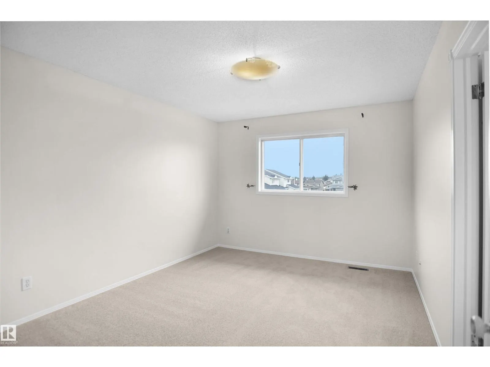 #17 14717 34 ST NW