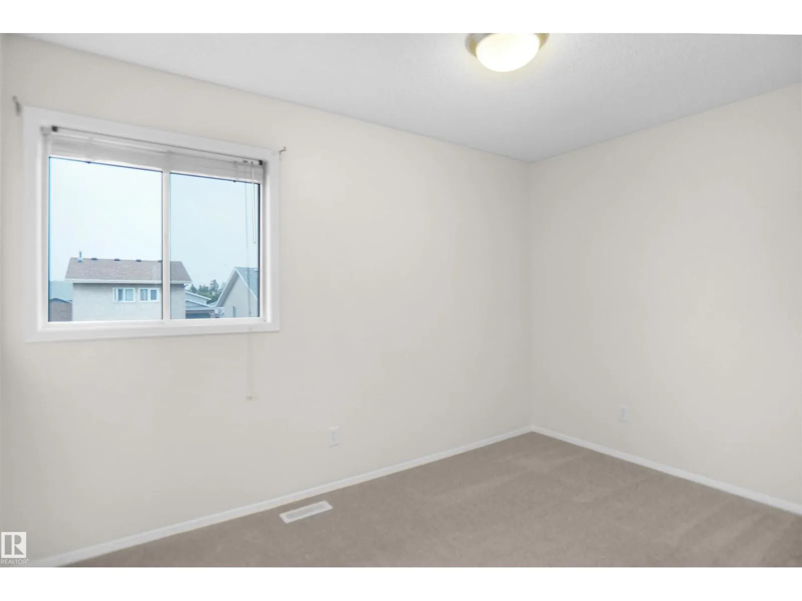 #17 14717 34 ST NW
