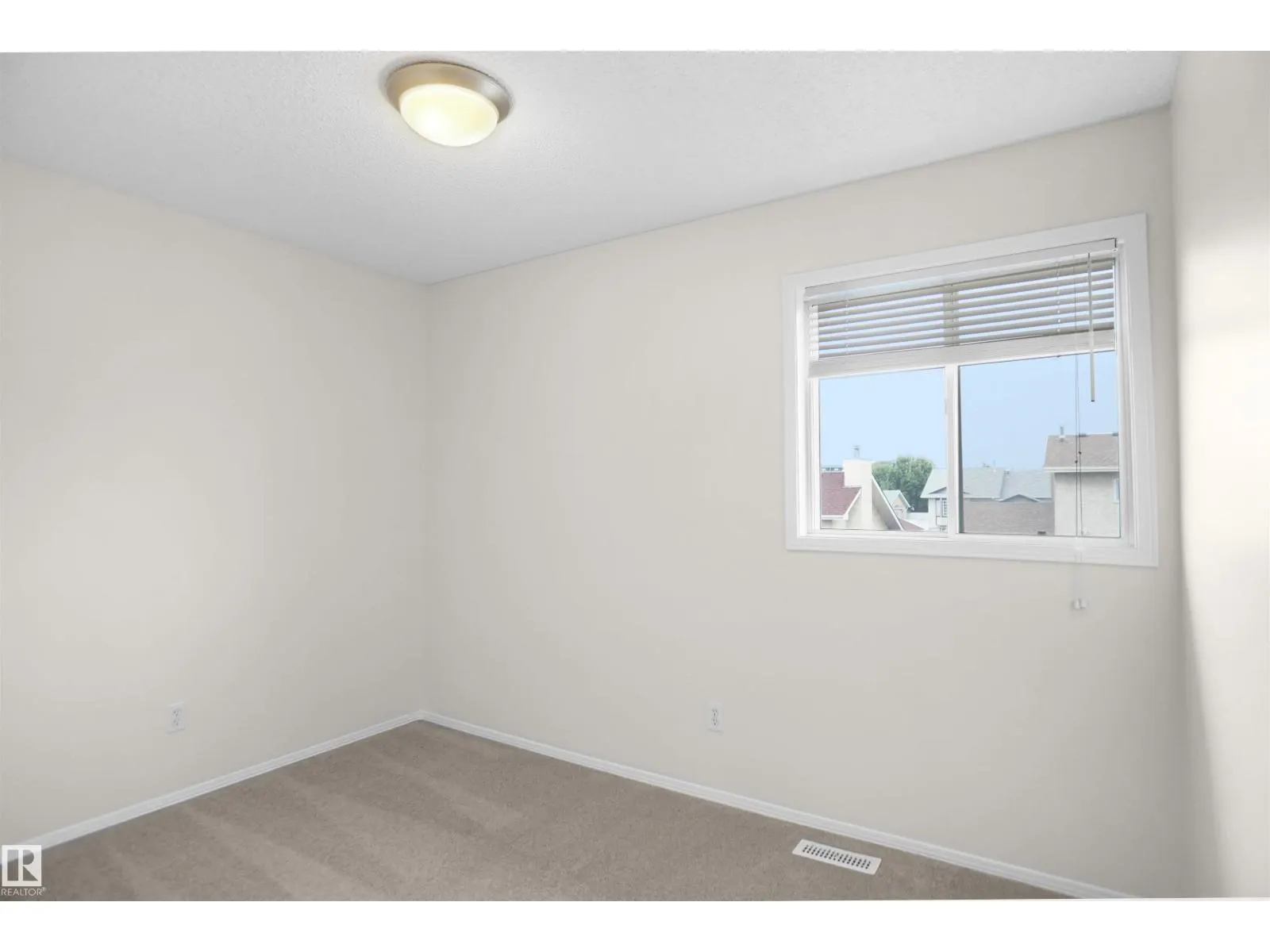 #17 14717 34 ST NW