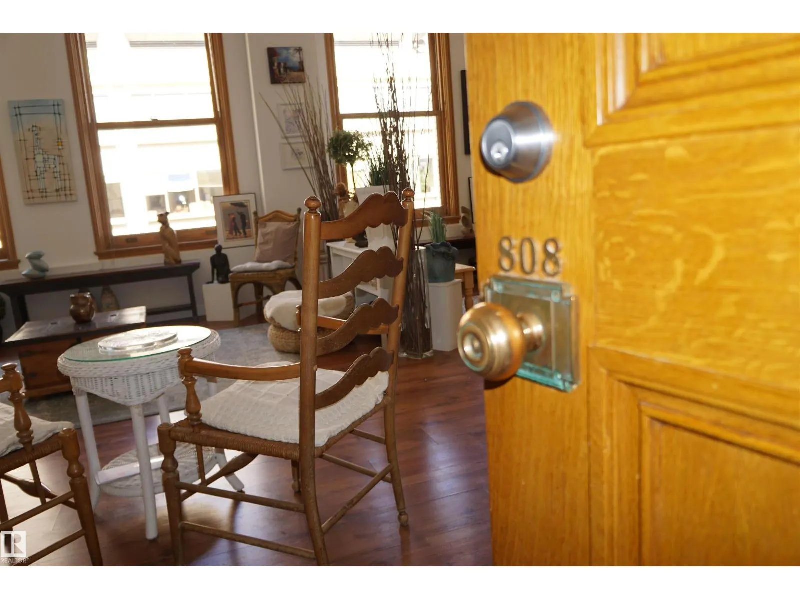 #808 10134 100 ST NW
