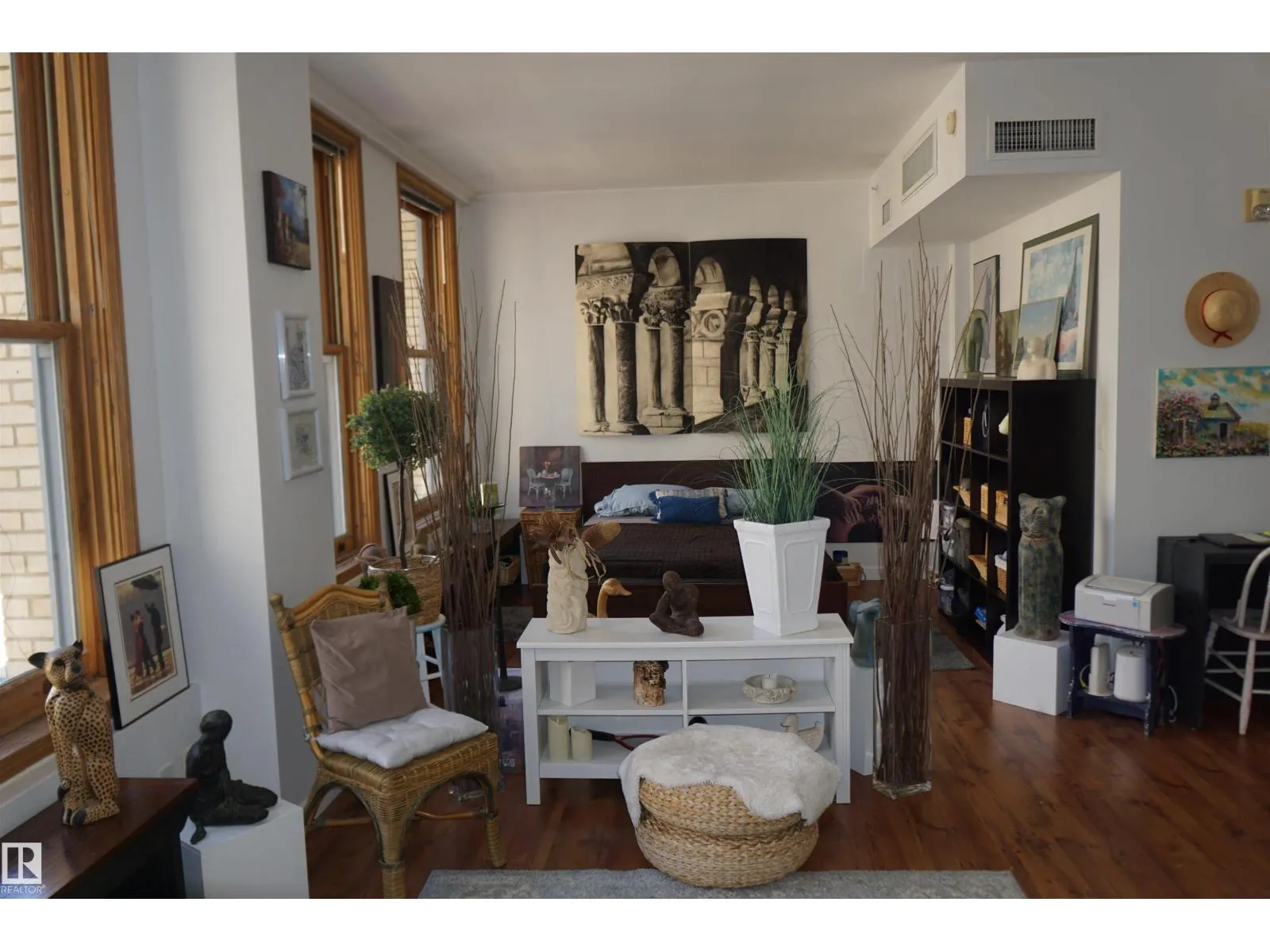#808 10134 100 ST NW