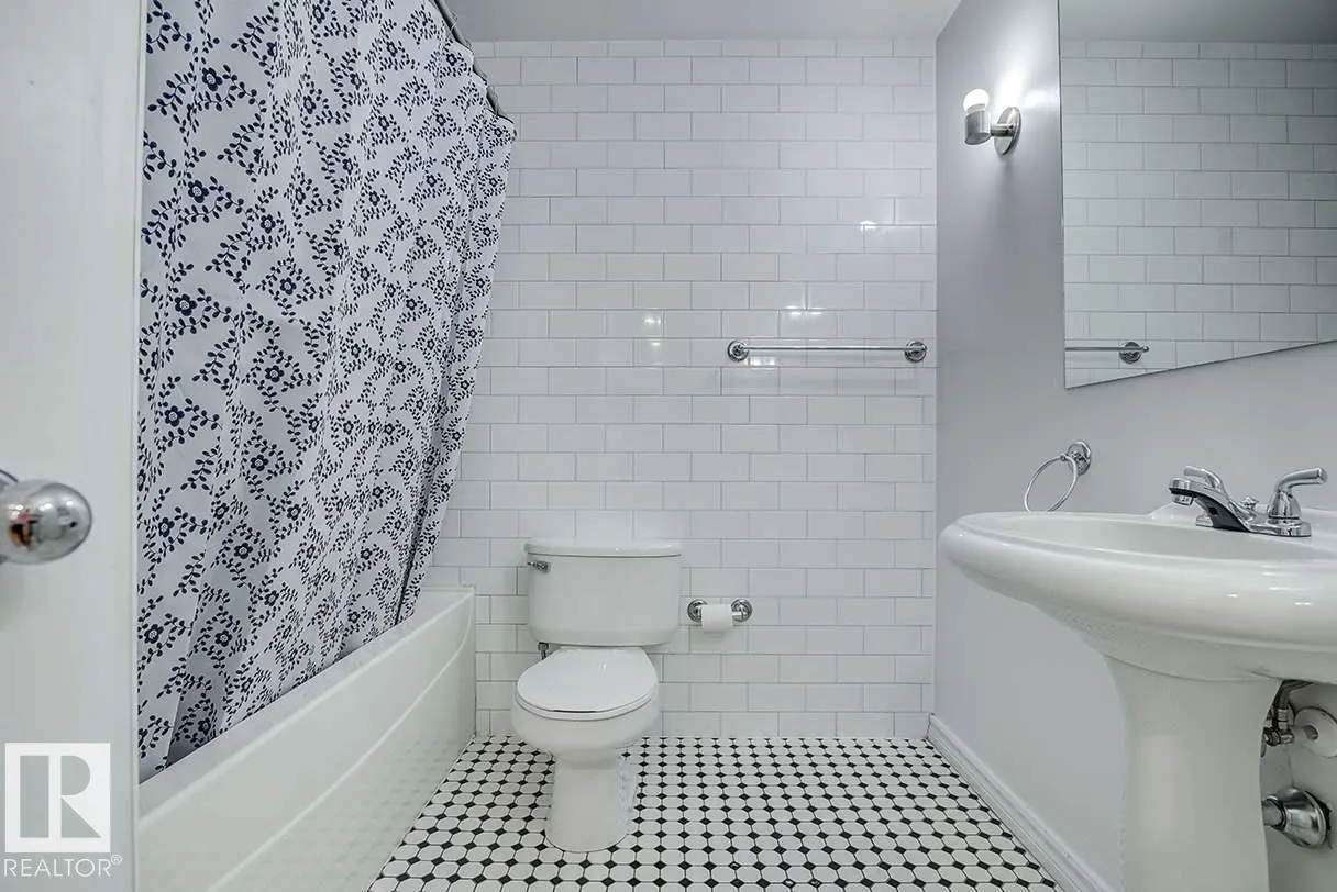 #808 10134 100 ST NW