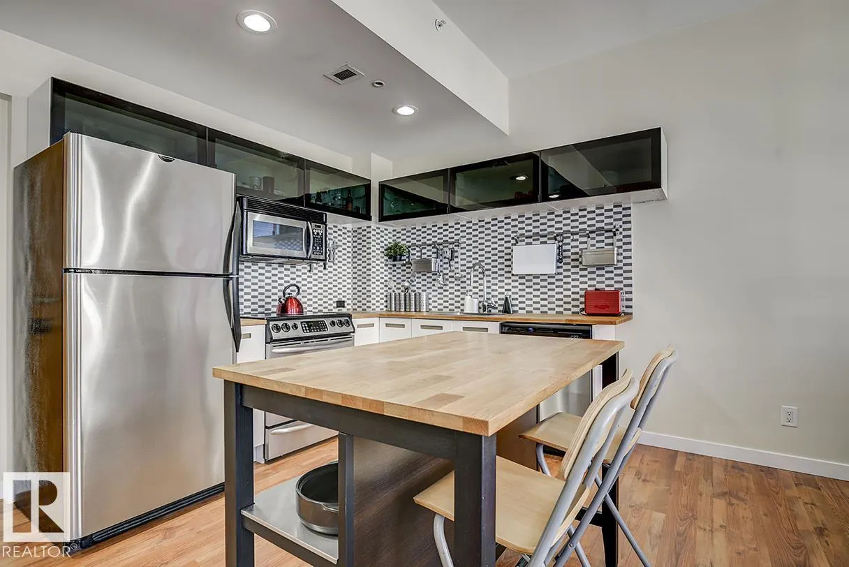 #808 10134 100 ST NW