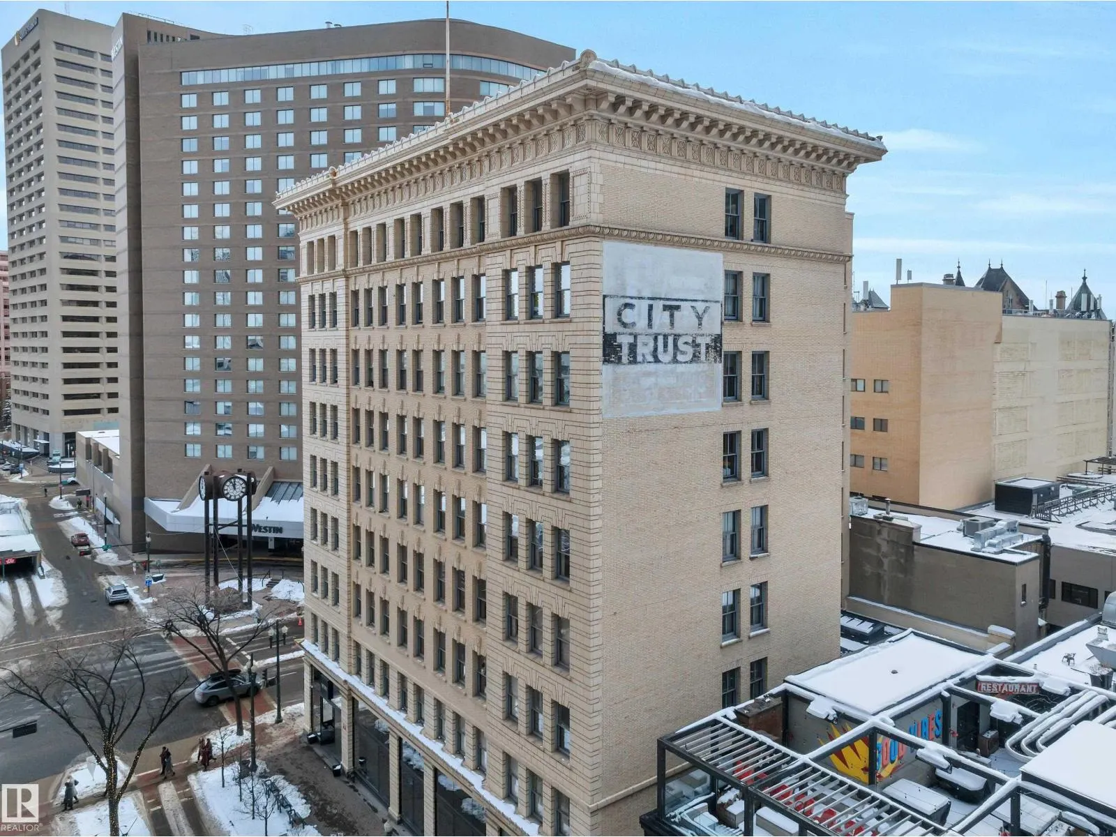 #808 10134 100 ST NW