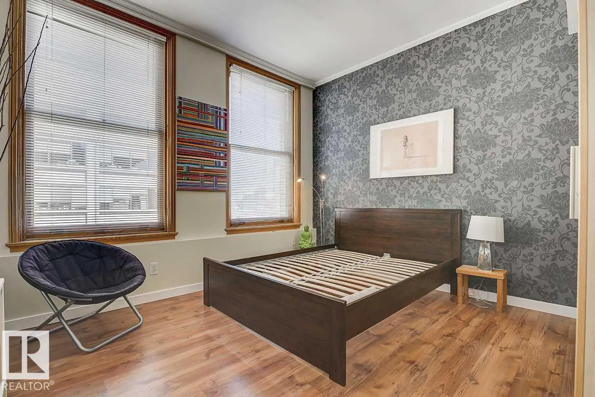 #808 10134 100 ST NW
