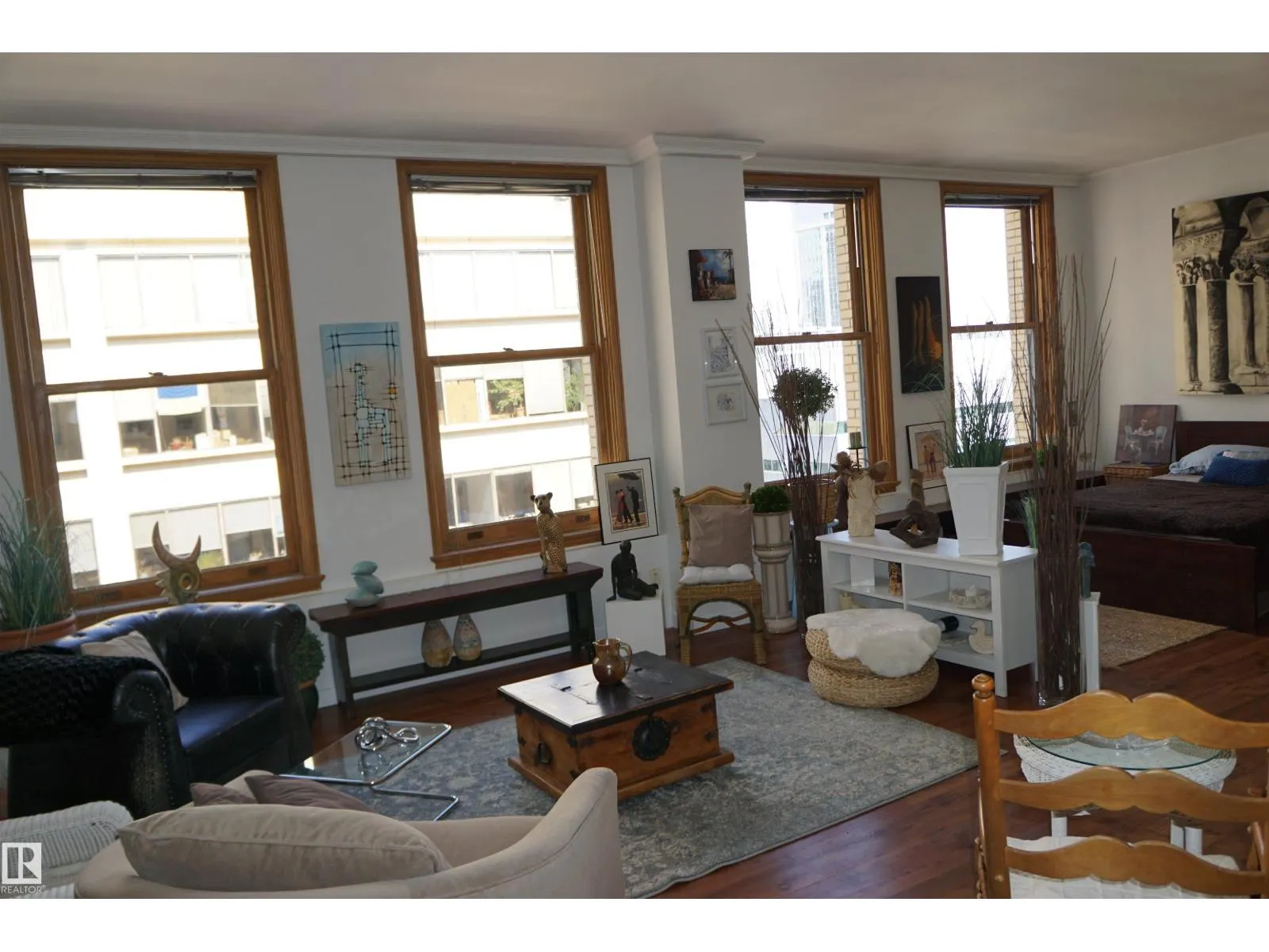 #808 10134 100 ST NW