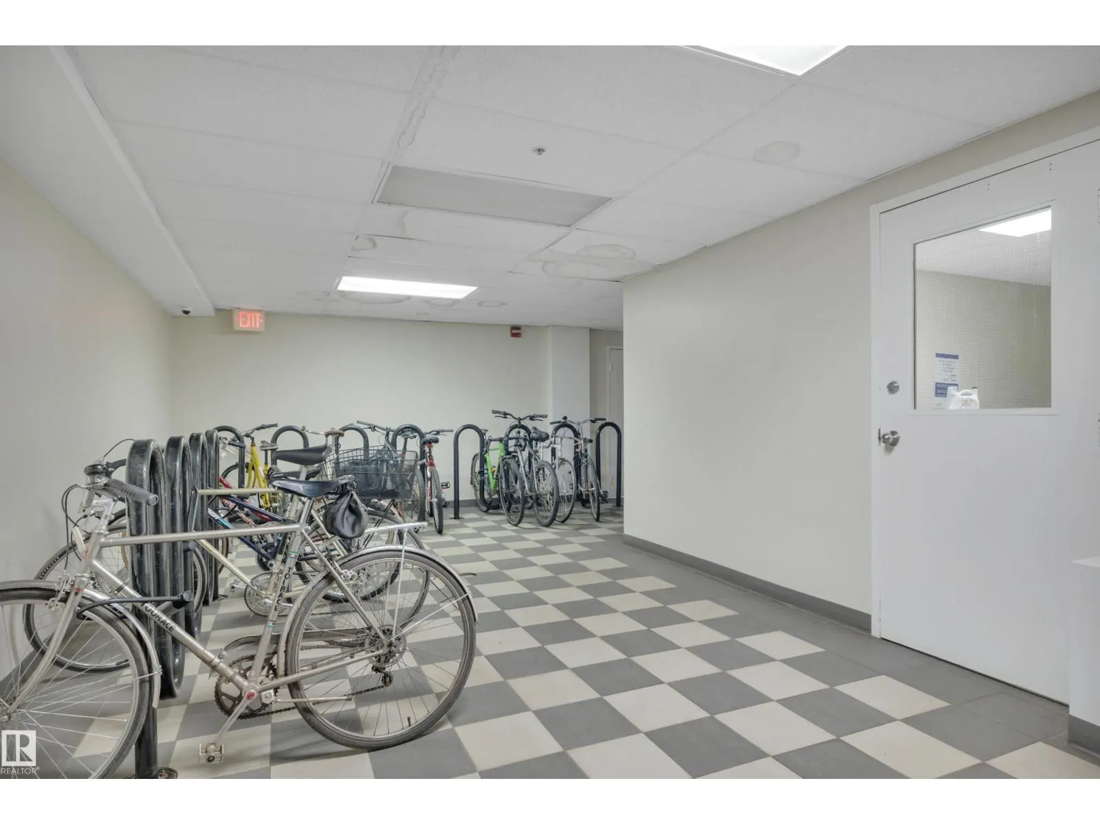 #808 10134 100 ST NW