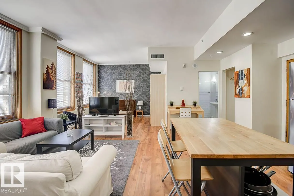 #808 10134 100 ST NW