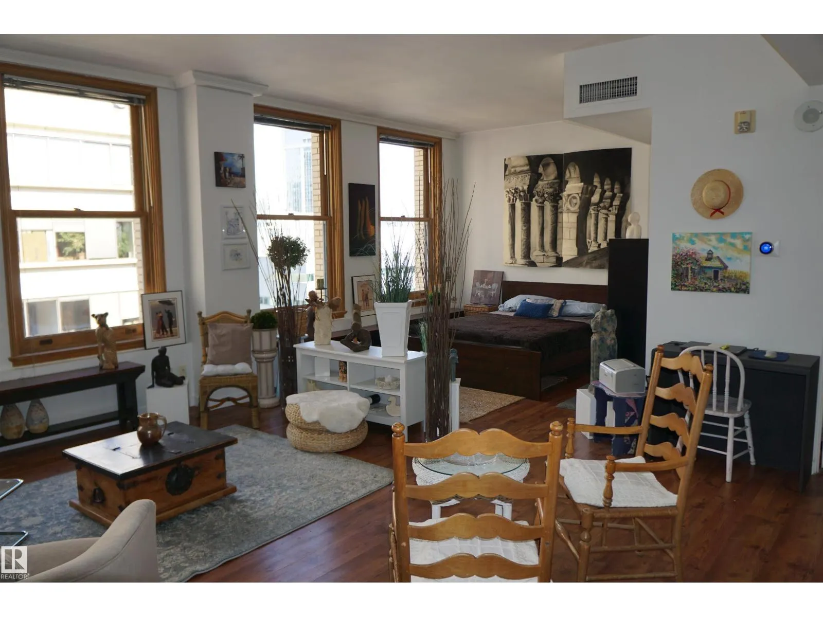 #808 10134 100 ST NW