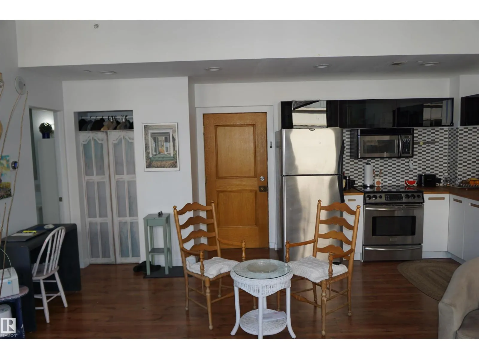 #808 10134 100 ST NW