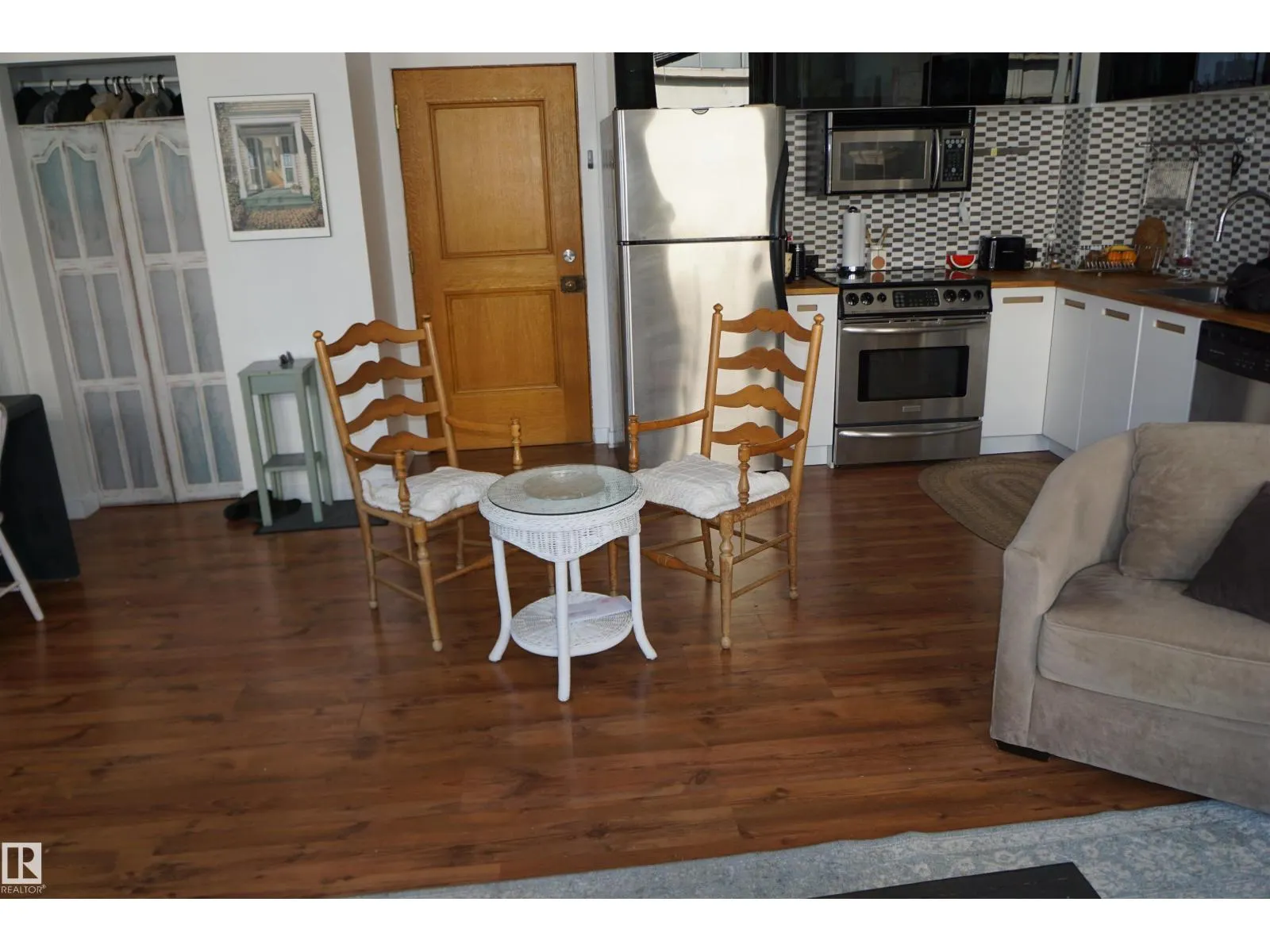 #808 10134 100 ST NW