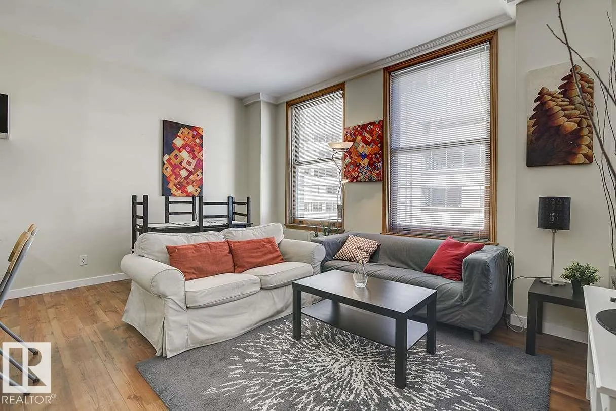 #808 10134 100 ST NW