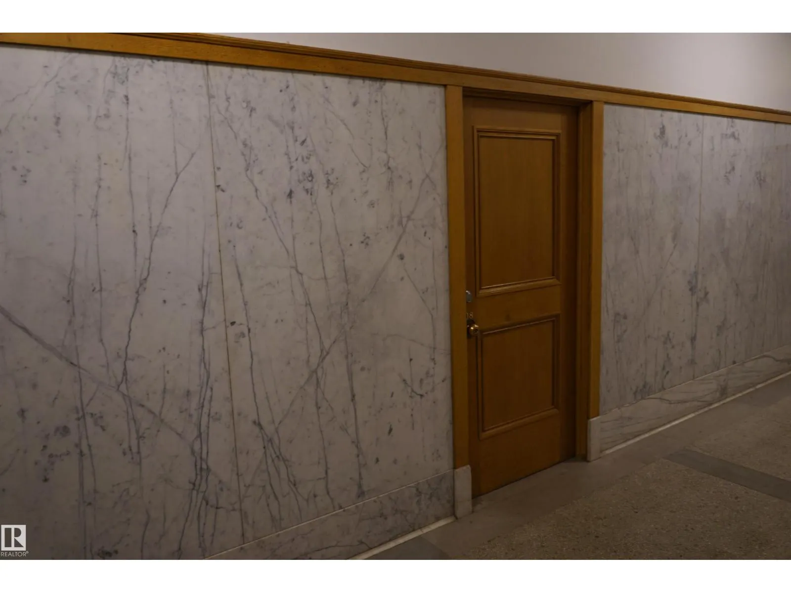 #808 10134 100 ST NW