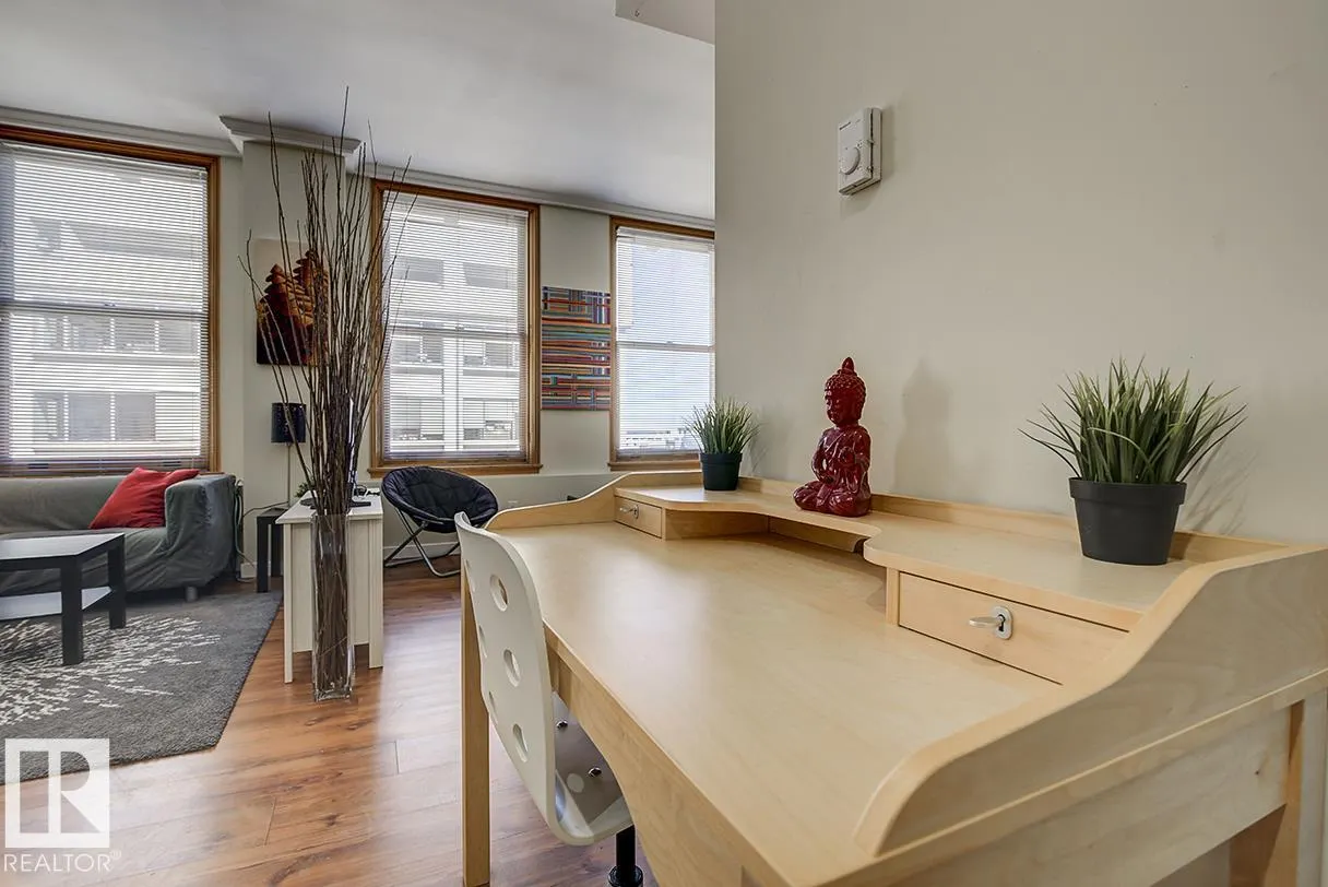 #808 10134 100 ST NW