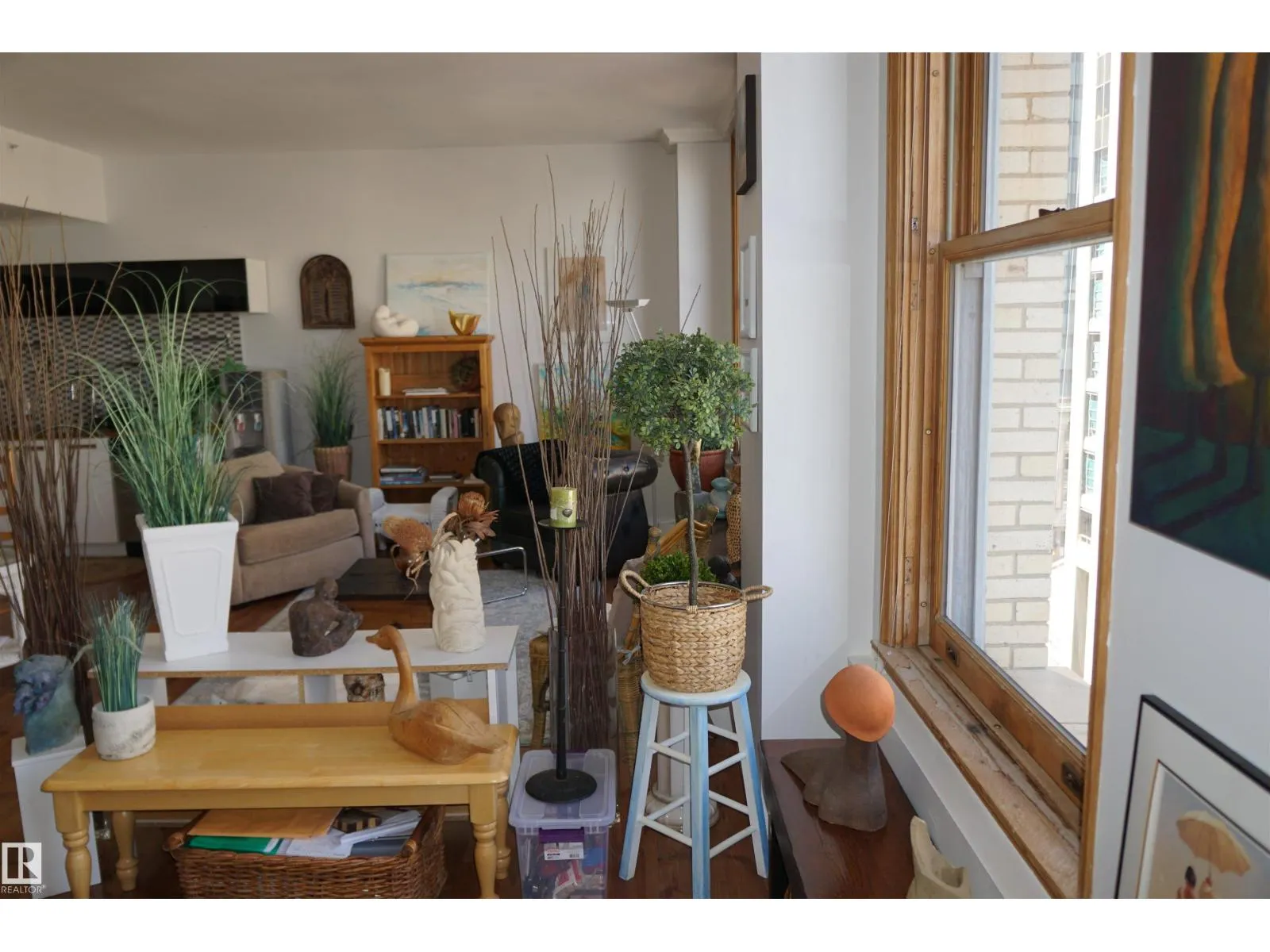 #808 10134 100 ST NW