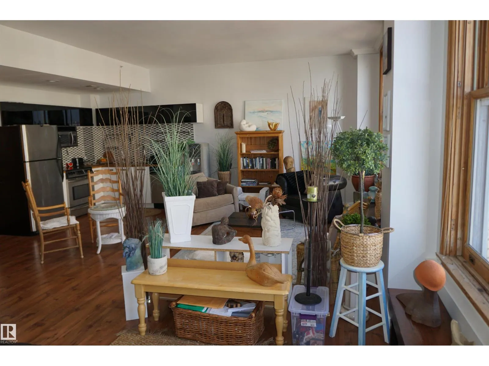 #808 10134 100 ST NW
