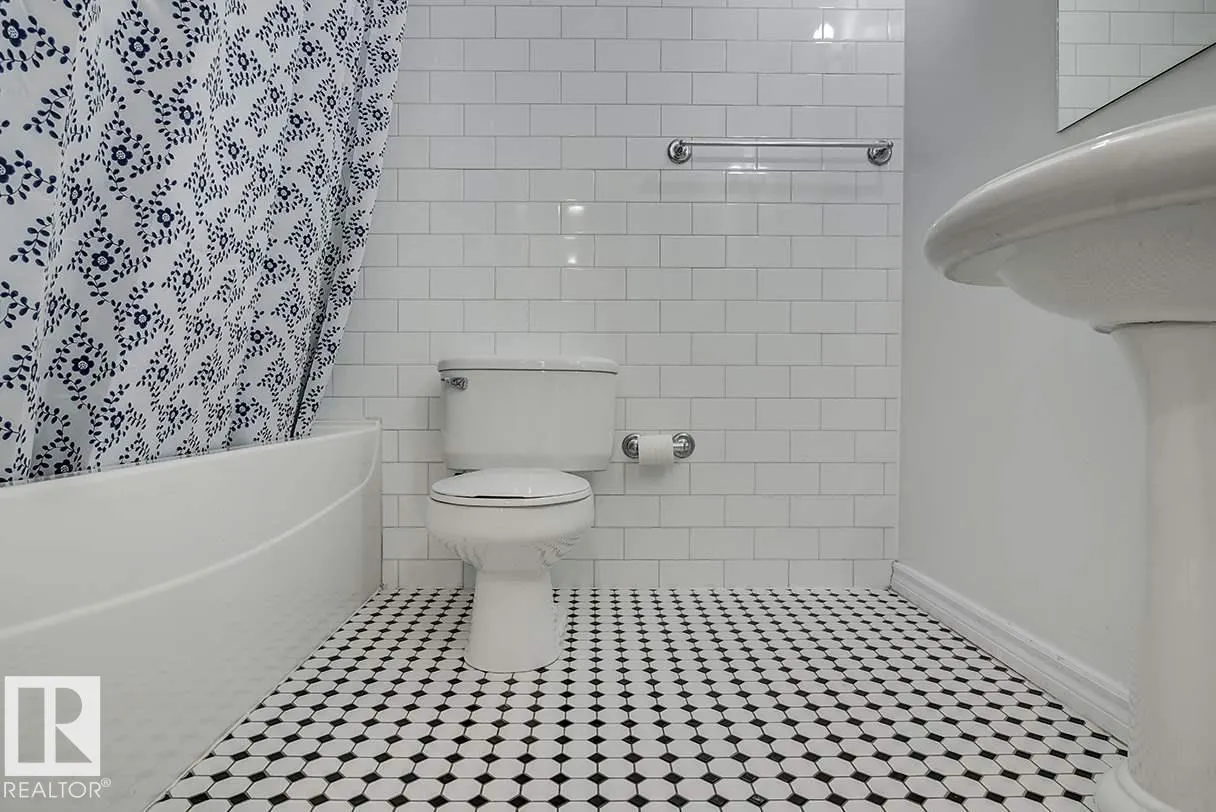 #808 10134 100 ST NW