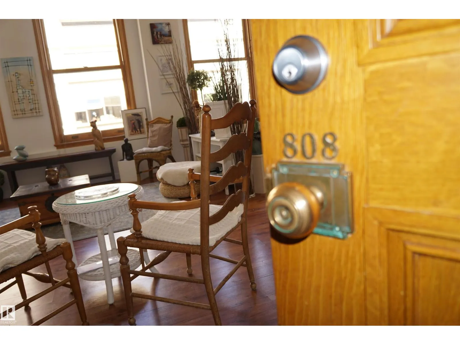 #808 10134 100 ST NW