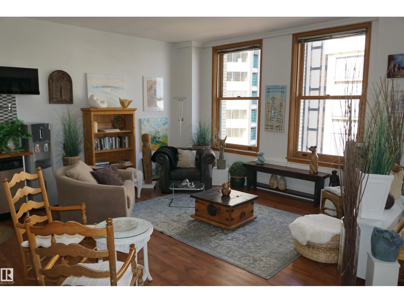 #808 10134 100 ST NW