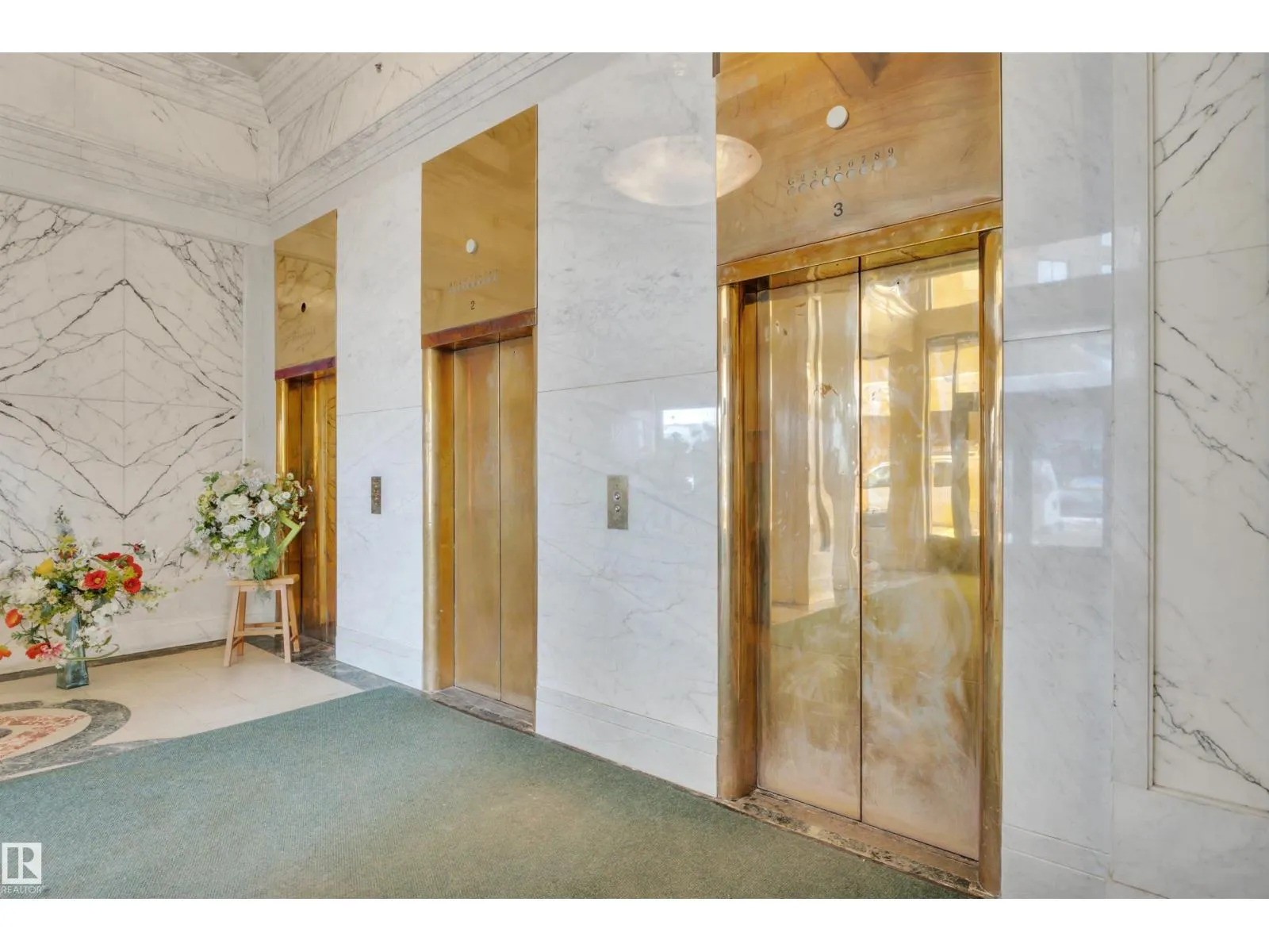 #808 10134 100 ST NW