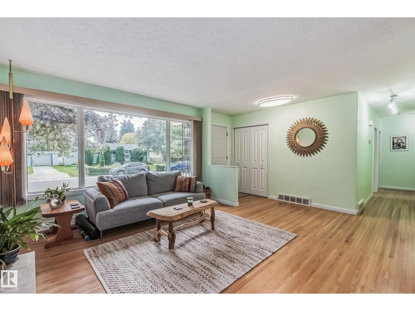 9210 157 ST NW