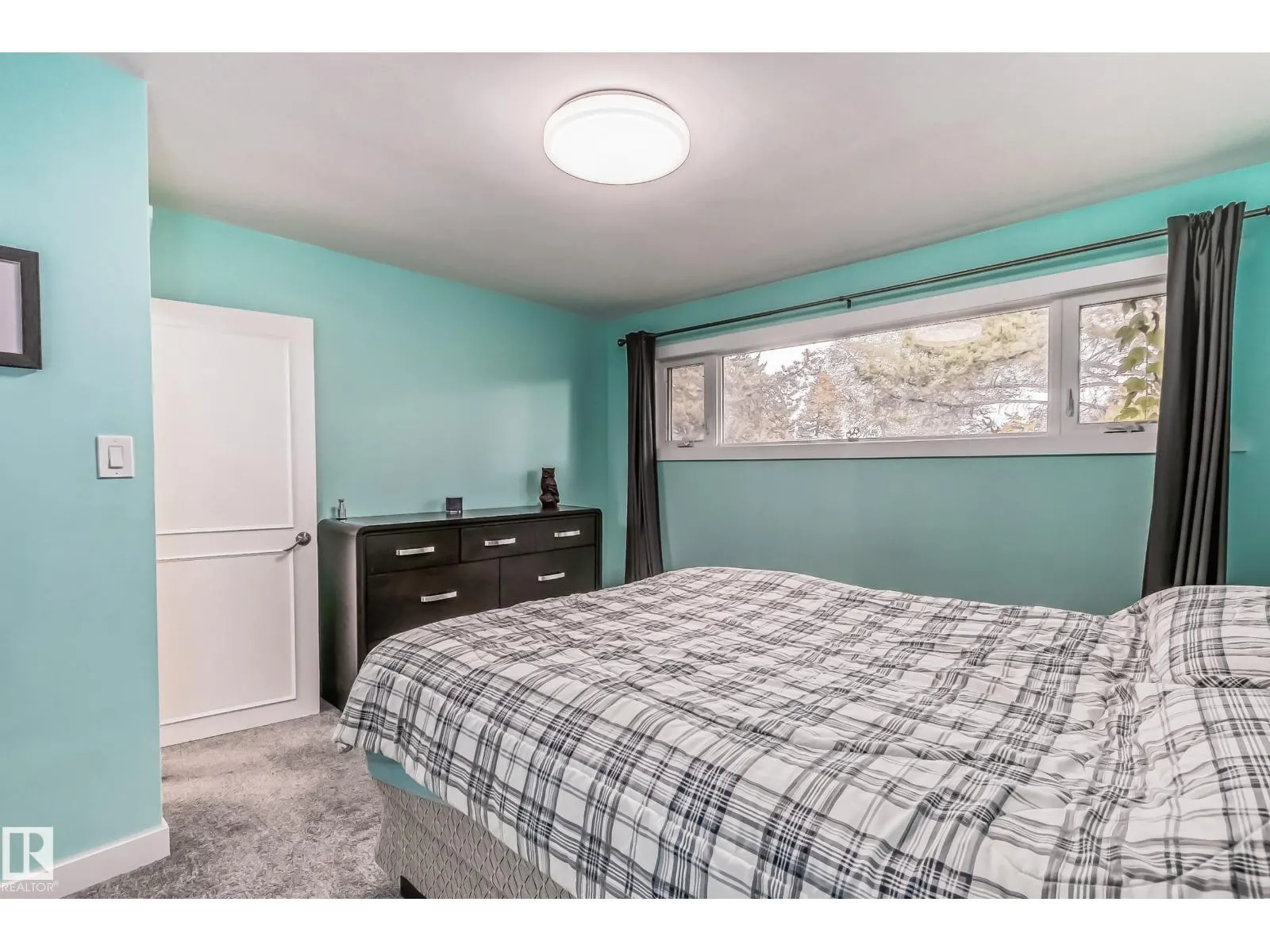 9210 157 ST NW
