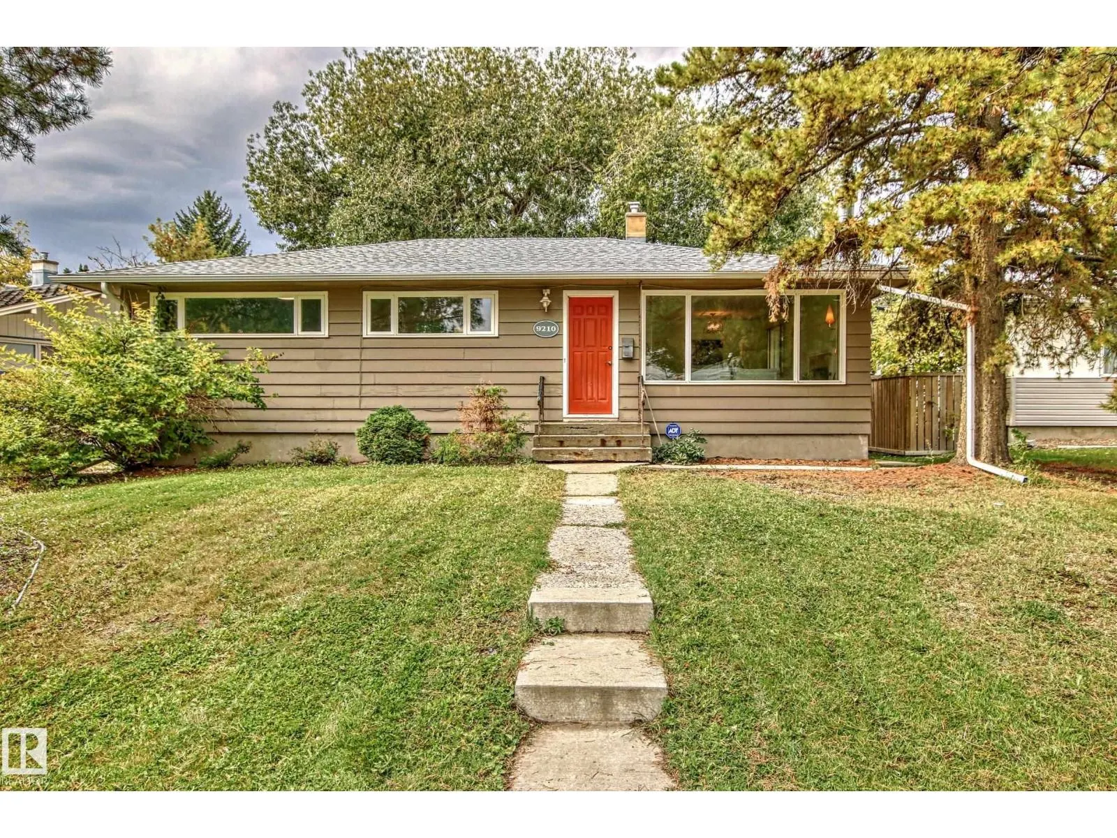9210 157 ST NW