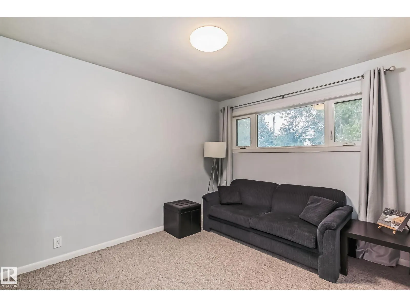 9210 157 ST NW