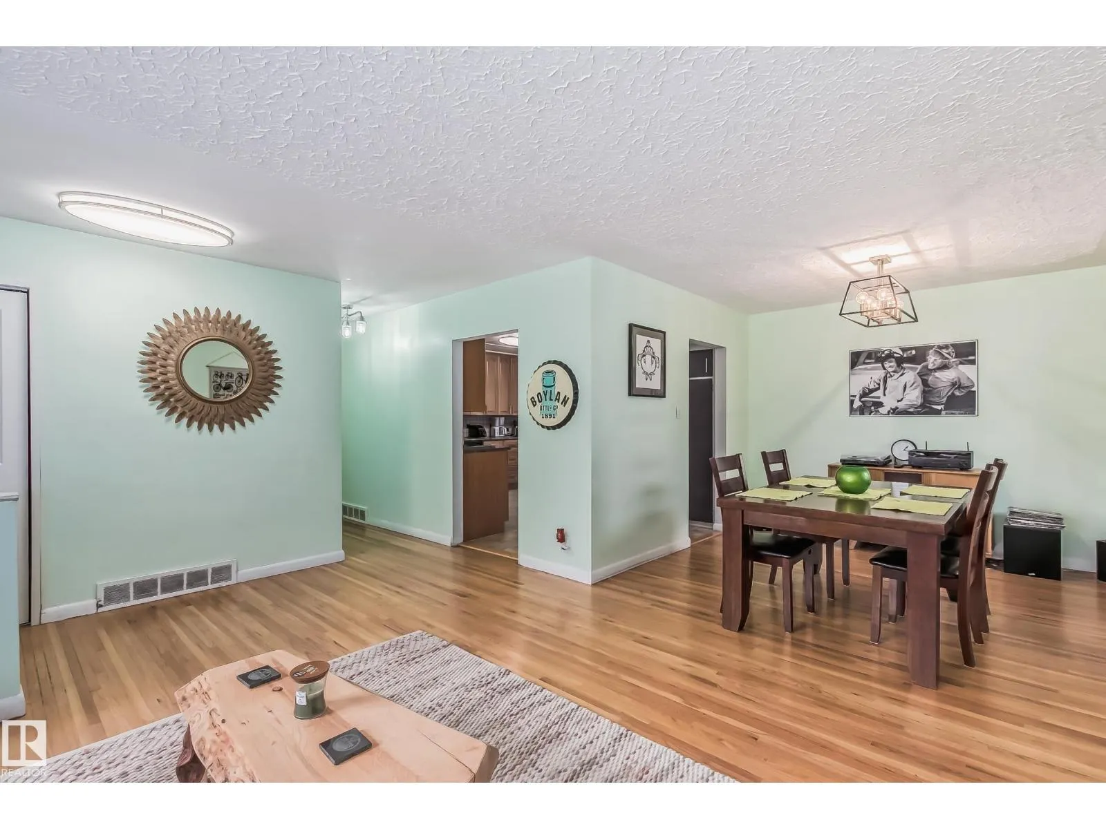 9210 157 ST NW