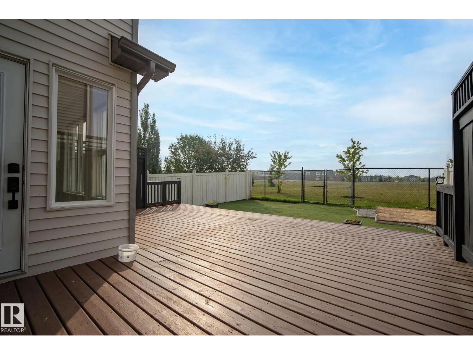 5823 12 AV SW
