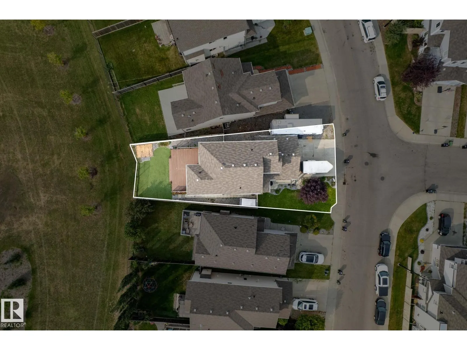 5823 12 AV SW
