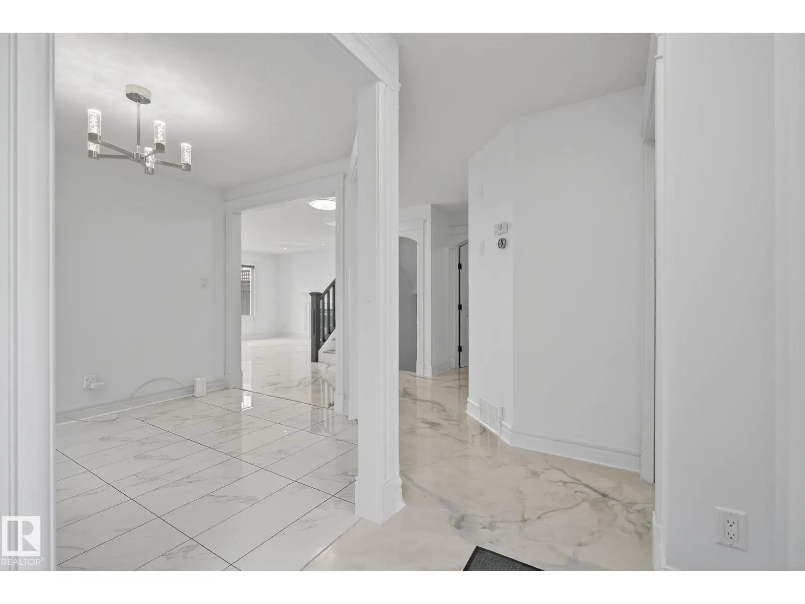5823 12 AV SW