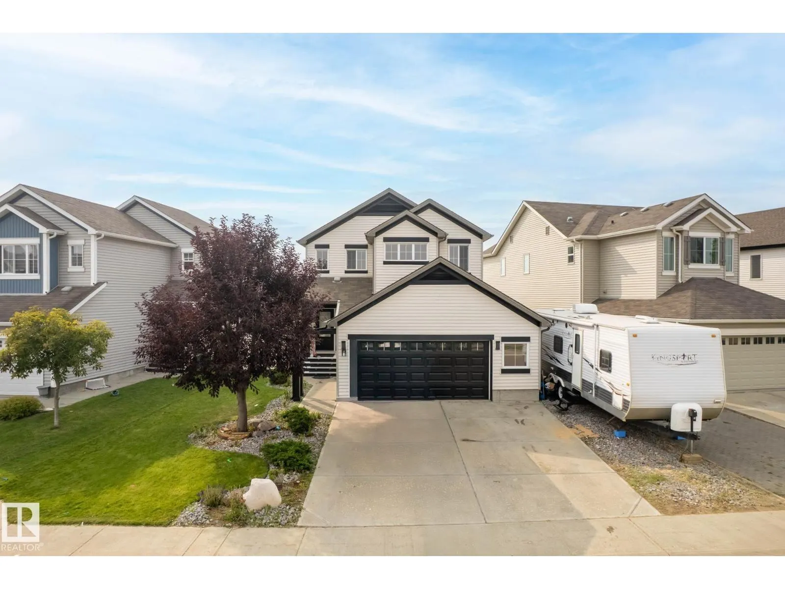 5823 12 AV SW
