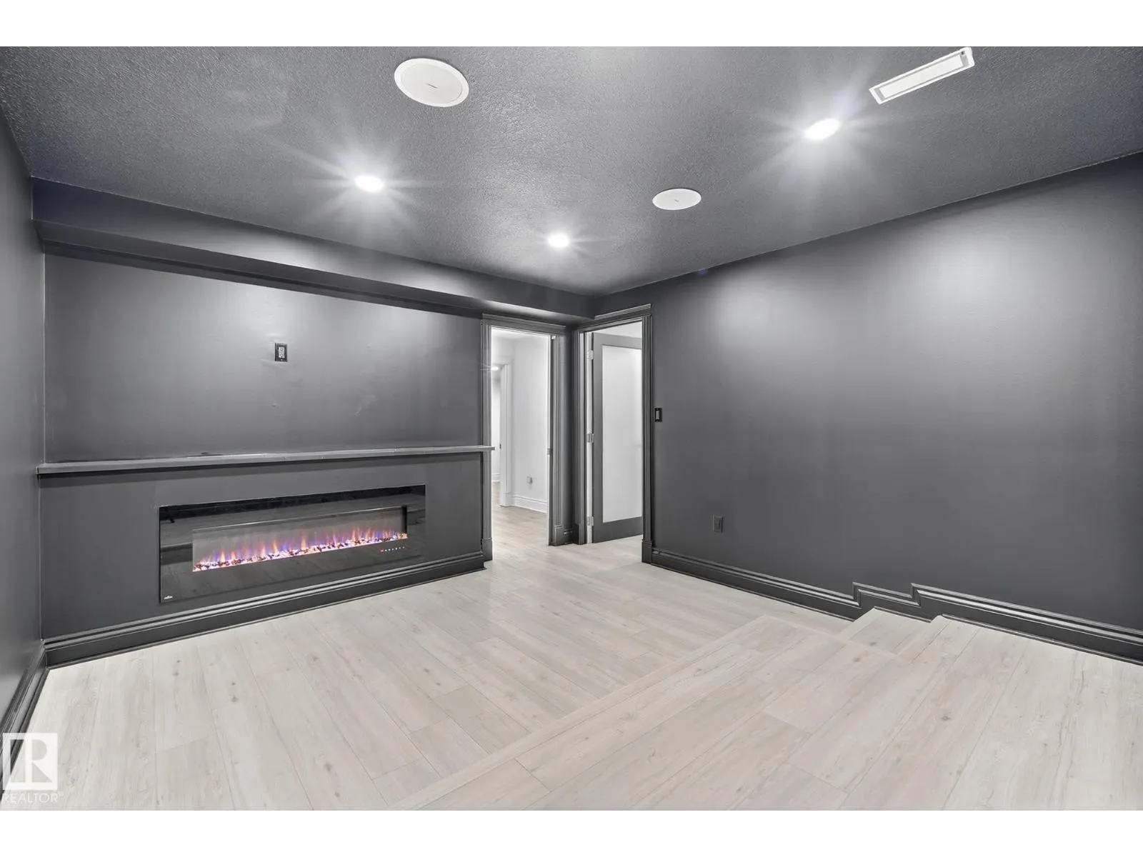 5823 12 AV SW