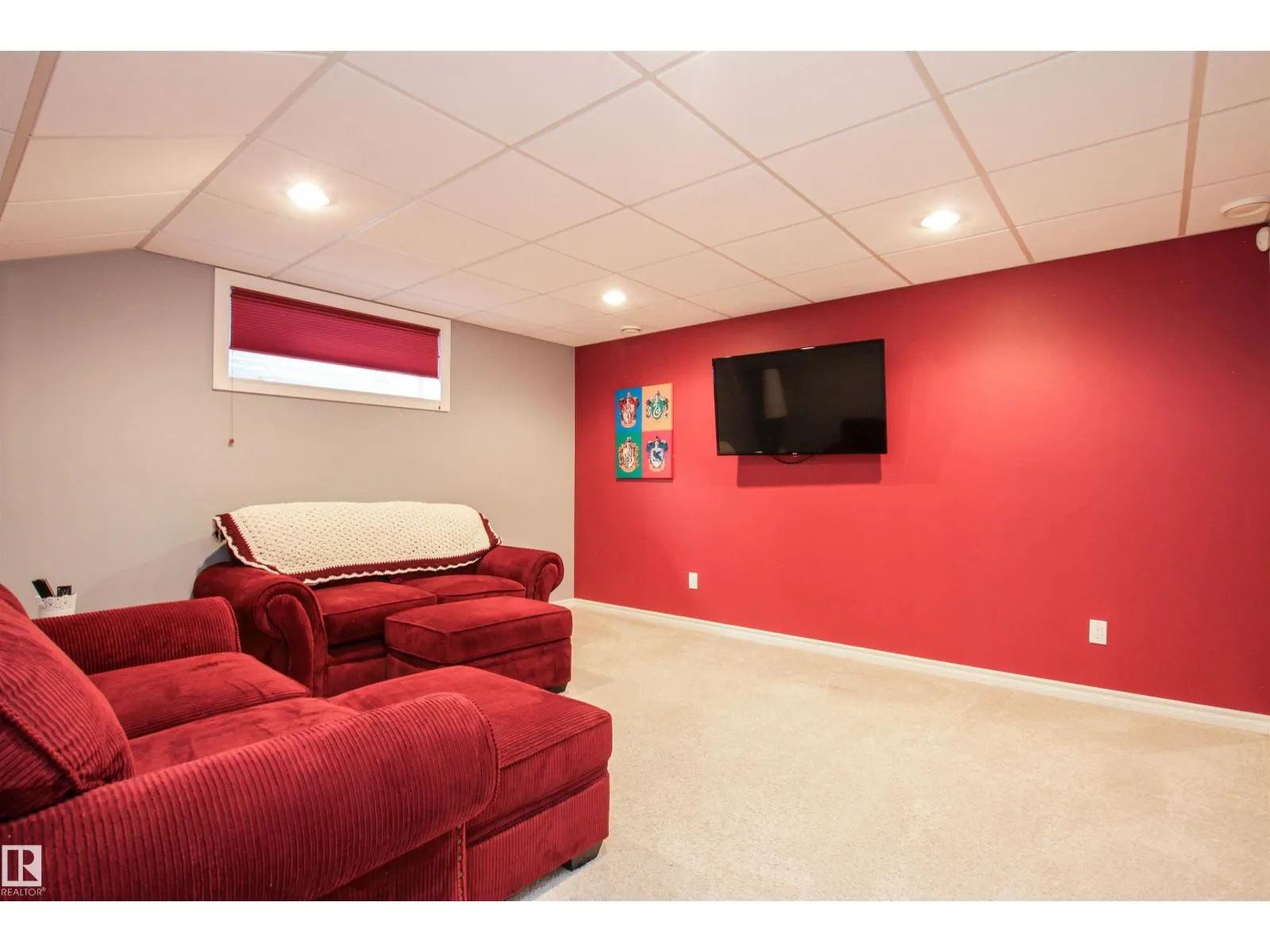 6 FOXBORO LN