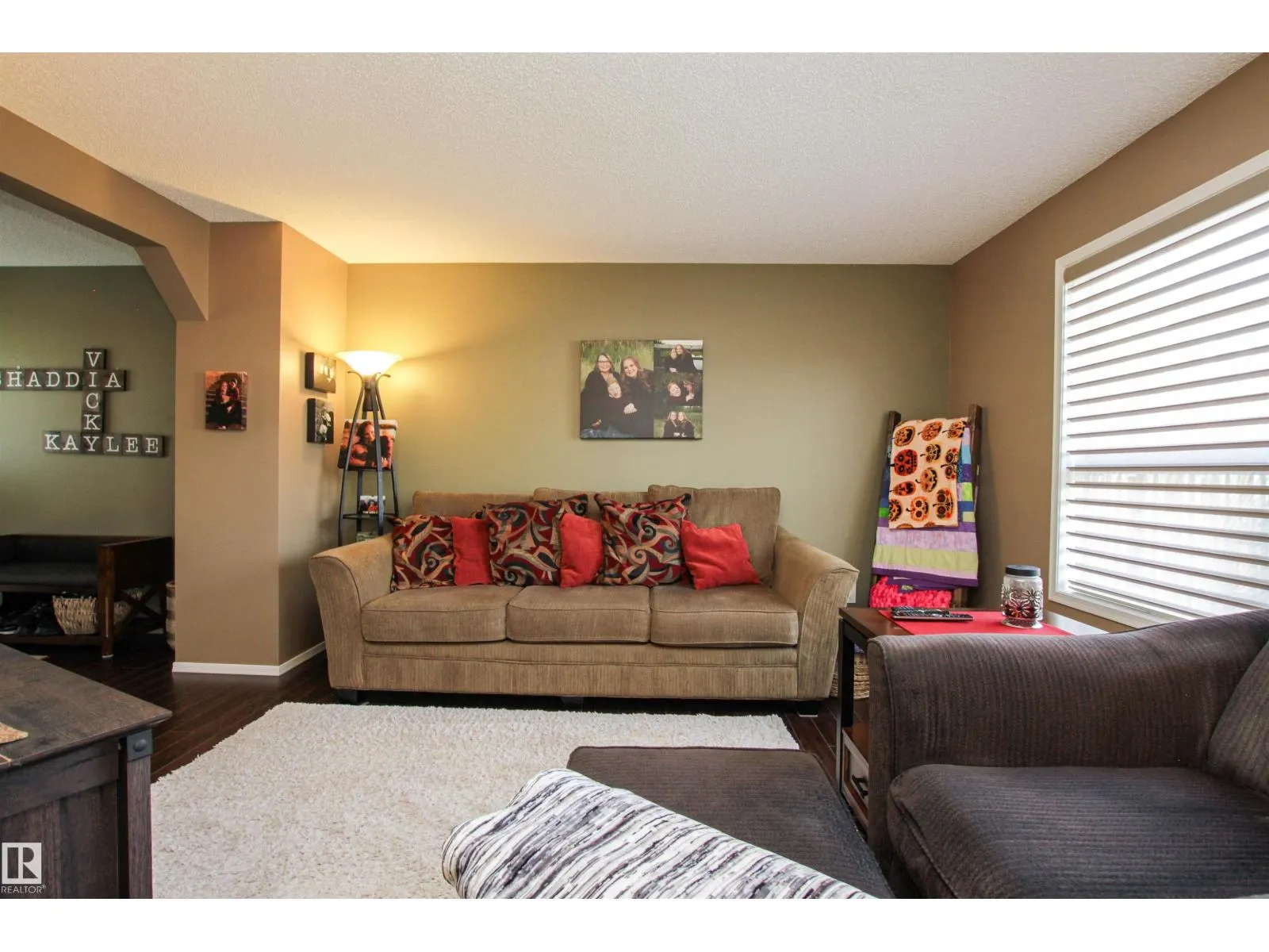 6 FOXBORO LN