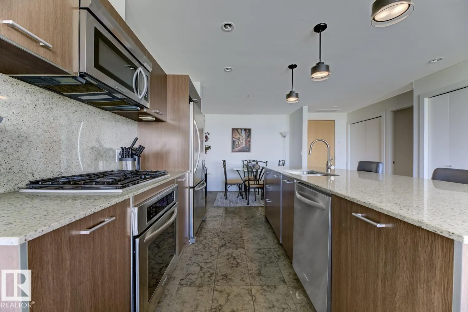 #405 2510 109 ST NW NW