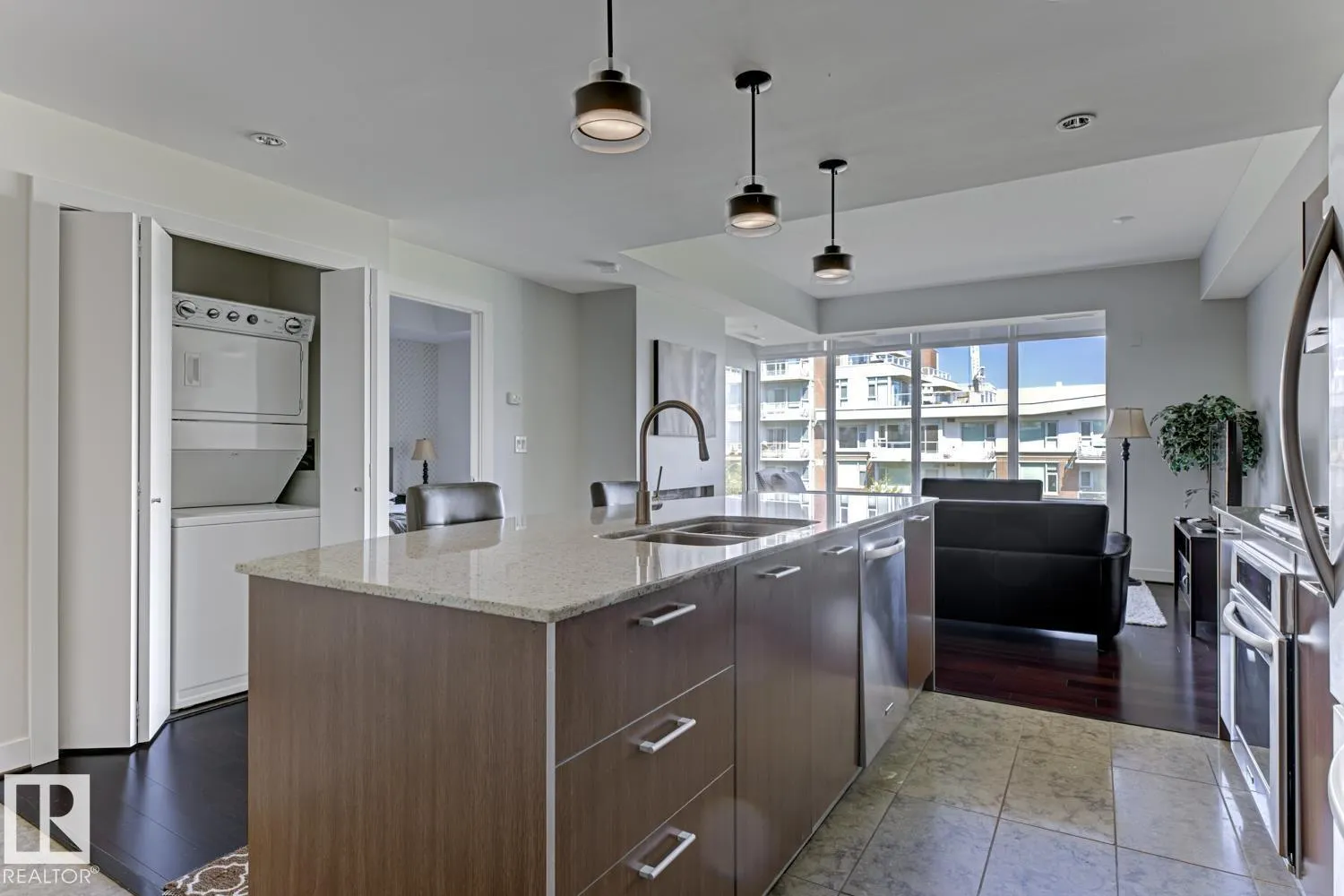 #405 2510 109 ST NW NW