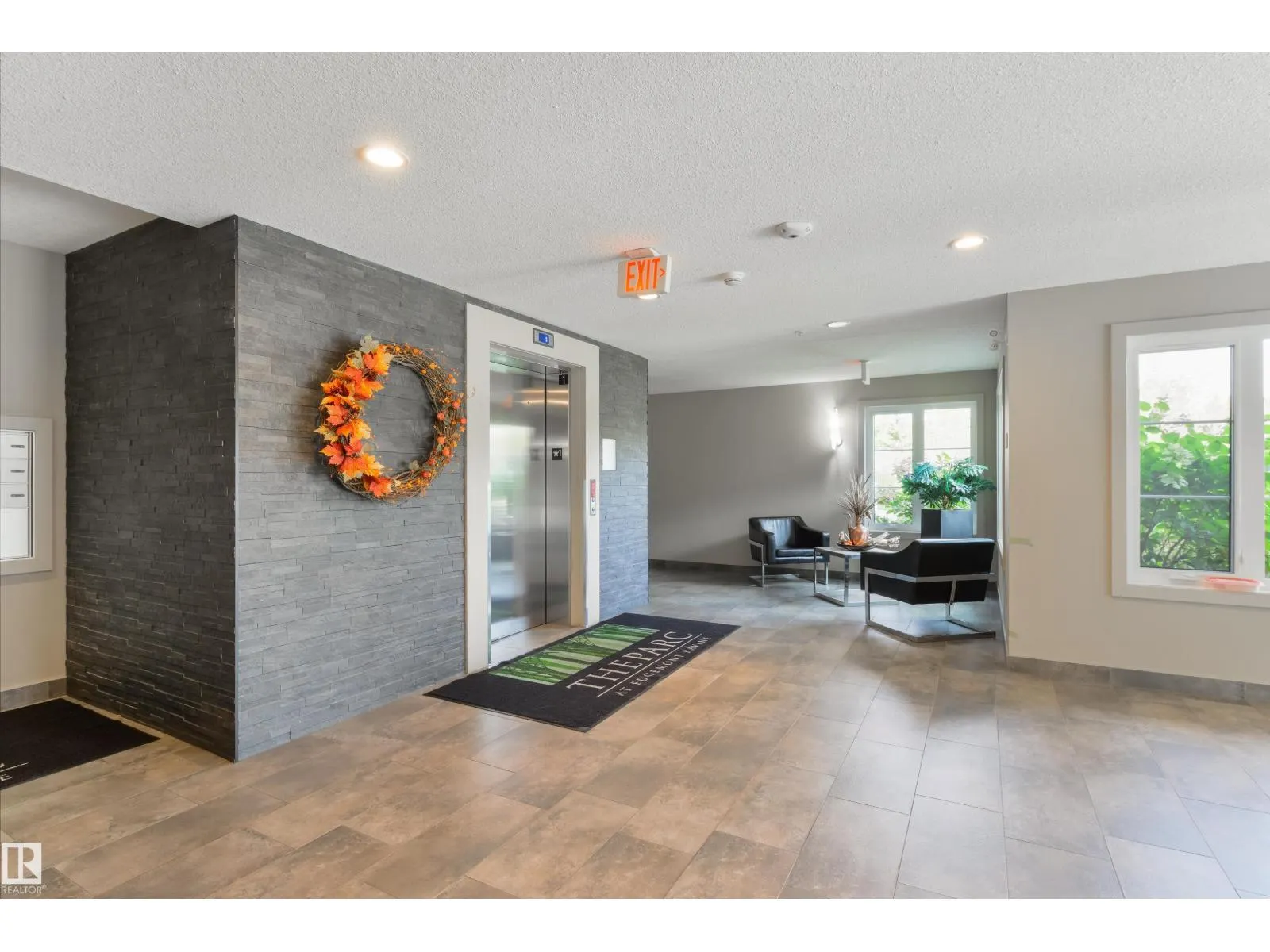 #110 5029 EDGEMONT BV NW