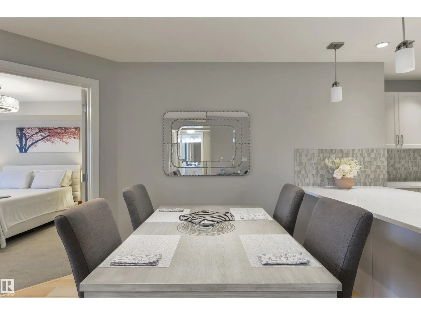 #110 5029 EDGEMONT BV NW