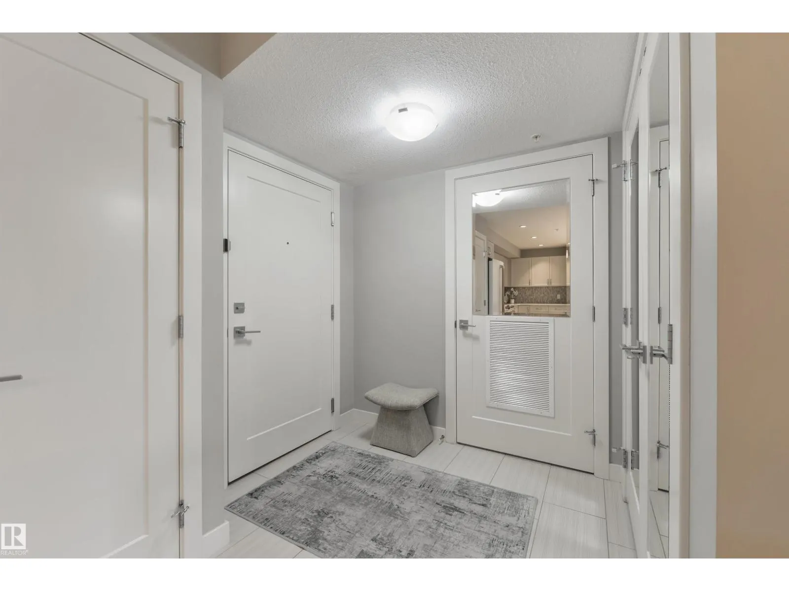 #110 5029 EDGEMONT BV NW