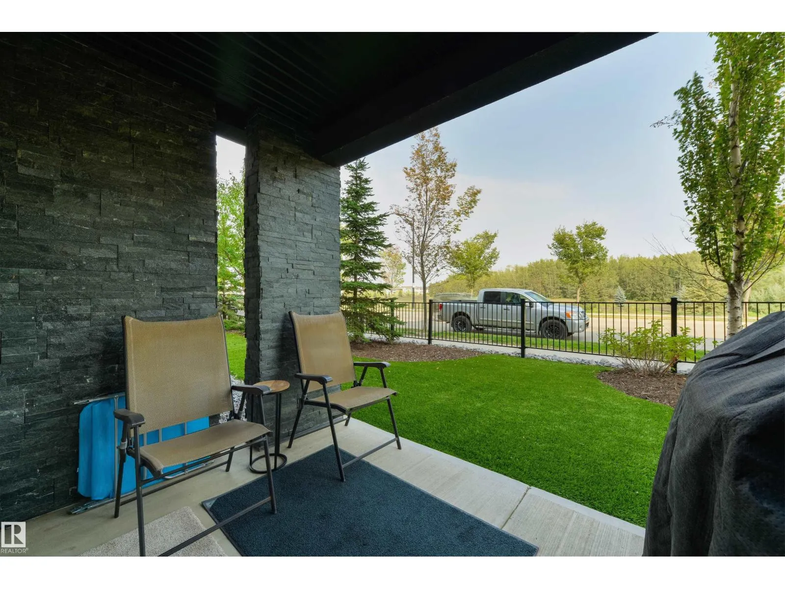 #110 5029 EDGEMONT BV NW