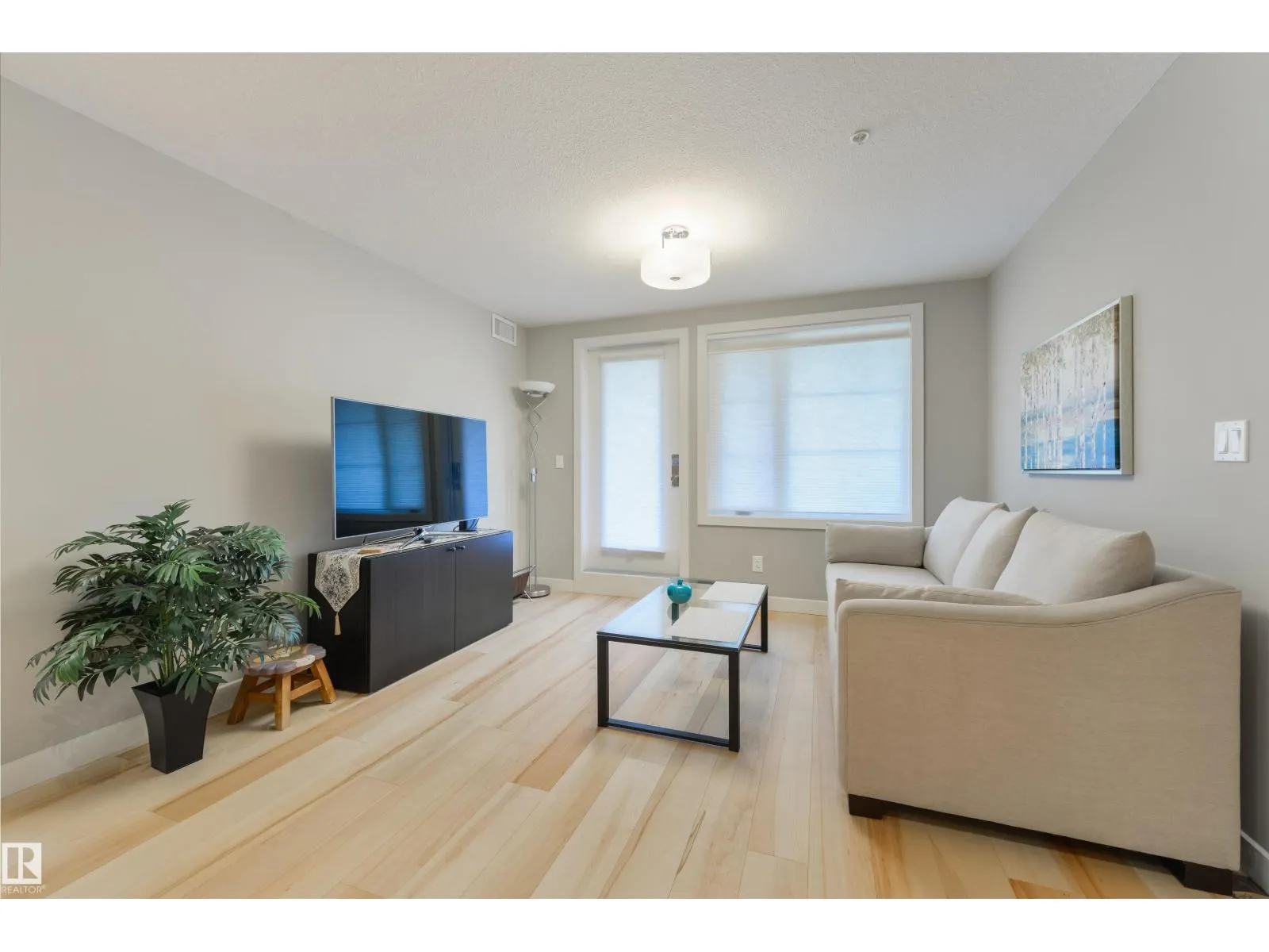#110 5029 EDGEMONT BV NW